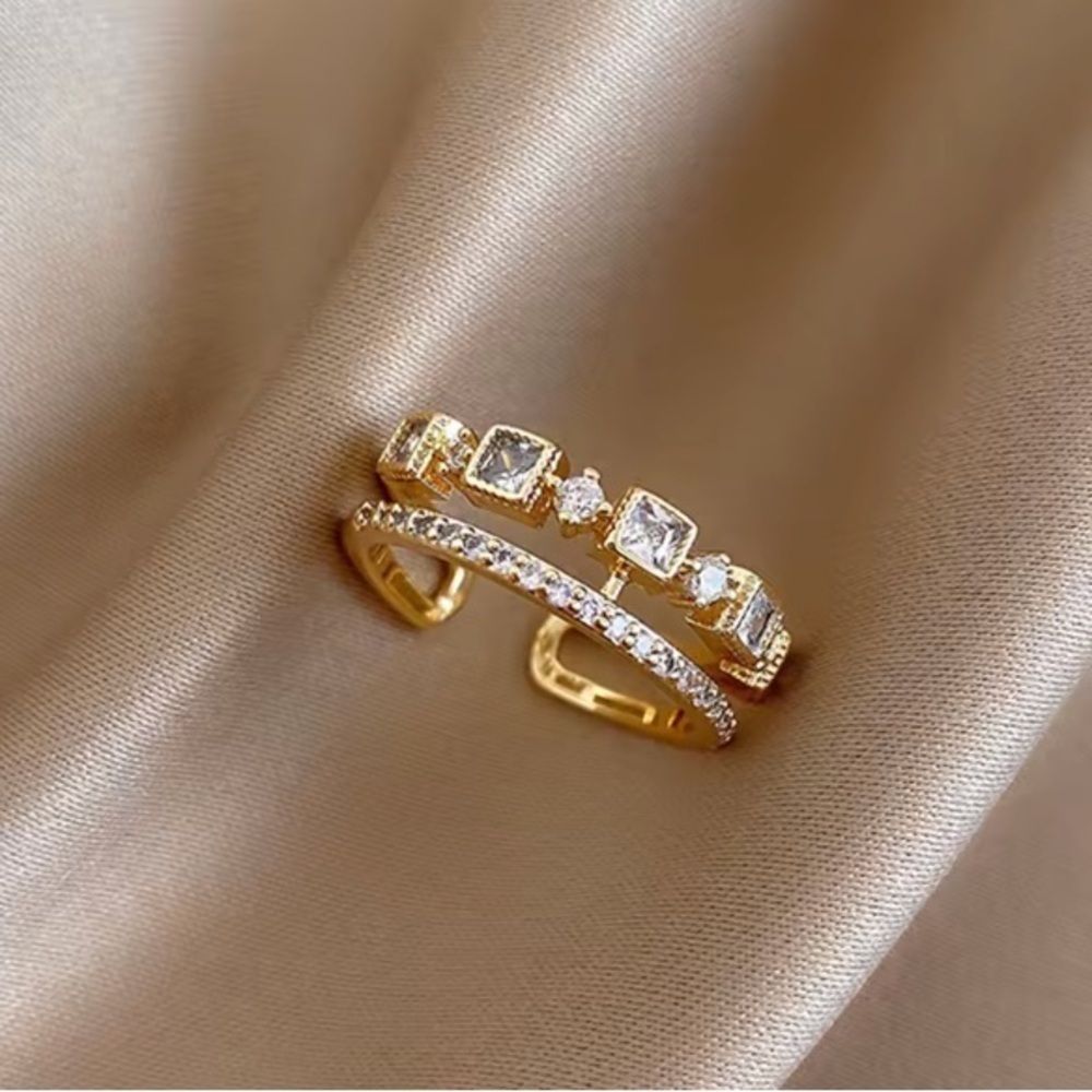 Luxury Gold Zircon Ring.